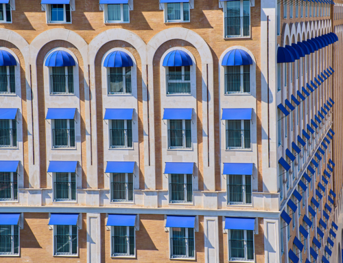 Los tejidos Sauleda visten la fachada del hotel Only You Sevilla combinando estilo y funcionalidad